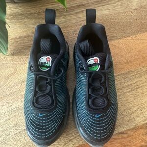 Nike Air Max Dn, Black and Blue Sneakers with Modern Design